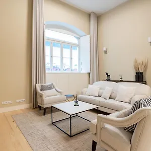 https://feels-like-home-cais-sodr-trendy-duplex.hotels-lisbon-portugal.com