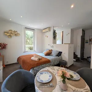 https://appartement-cannes-vieille-ville-le-suquet.fr-provencehotel.com